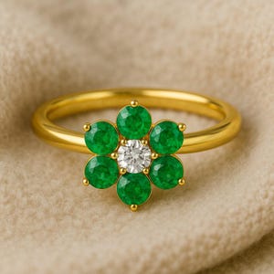 Flower Emerald ring - 14k Gold Real Emerald Diamond Ring - Beautiful Emerald Ring - Flower Design Ring - Diamond Daisy Ring - Birthday Gift