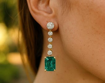 Pendientes de oro de 18 quilates con esmeraldas auténticas talla esmeralda y diamantes.