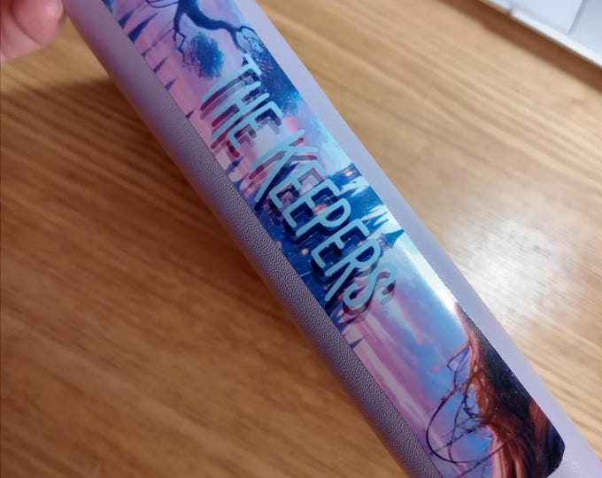 Wonderland binder set with cover and dashboard and matching twin pocket vellum envelopes. includes five trackers and dice.