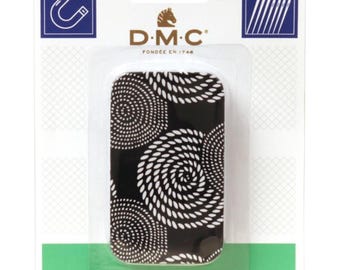 May include: Black and white magnetic needle case with a spiral design. The case is rectangular and features the D.M.C. logo and the text "MAGNETIC NEEDLE CASE BOITIER À AIGUILLE AIMANTÉE". The packaging includes a magnet icon and a needle icon.