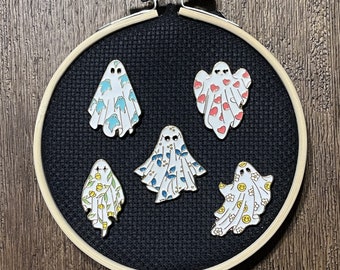 Ghost Needle Minder for Cross Stitch, Embroidery, Decorative Ghost Magnet, Spooky Needle Minder, Fall, Autumn, Halloween, Magnetic