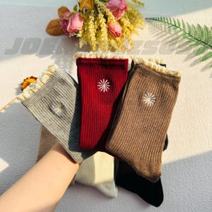 Daisy Embroidered Socks,Cute Knitted Socks,Flower Cotton Socks,Ruffle Socks,Vintage Socks,Socks for Women,Floral Sock,Adult Crew Socks