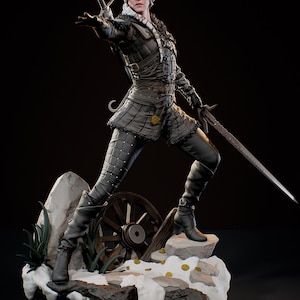 Op de afbeelding: Gedetailleerd beeld van een personage in een donkere outfit, met twee zwaarden, met een vastberaden uitdrukking. De figuur staat op een besneeuwde basis met een houten wiel en gouden munten. Het KC Studio-logo staat linksboven.