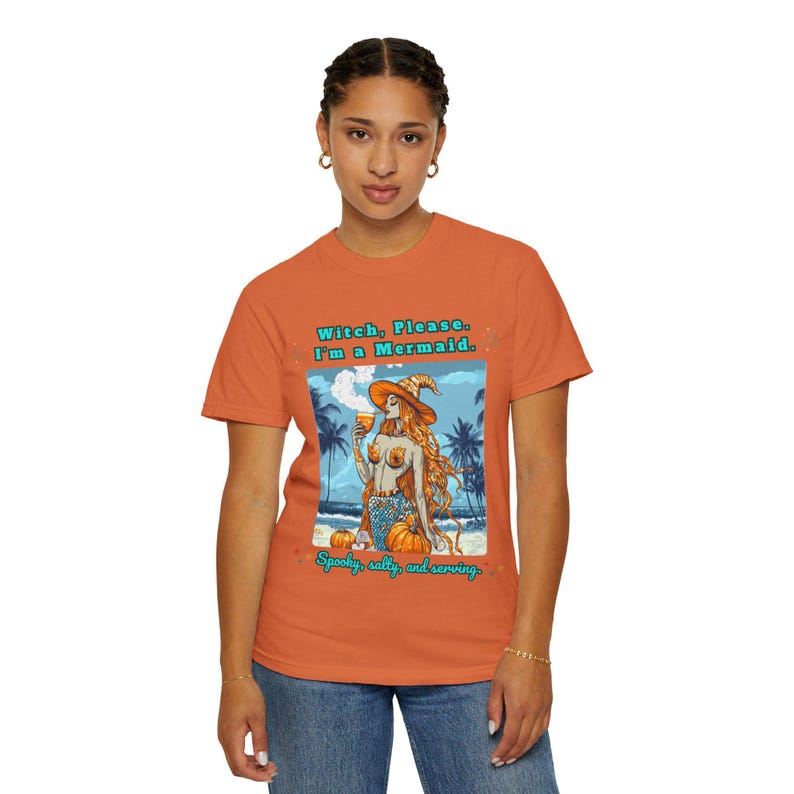 Bruxa, por favor, sou uma sereia | Camiseta retrô Summerween | Camiseta unissex Comfort Colors imagem 7