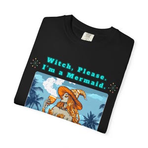 Bruxa, por favor, sou uma sereia | Camiseta retrô Summerween | Camiseta unissex Comfort Colors imagem 3