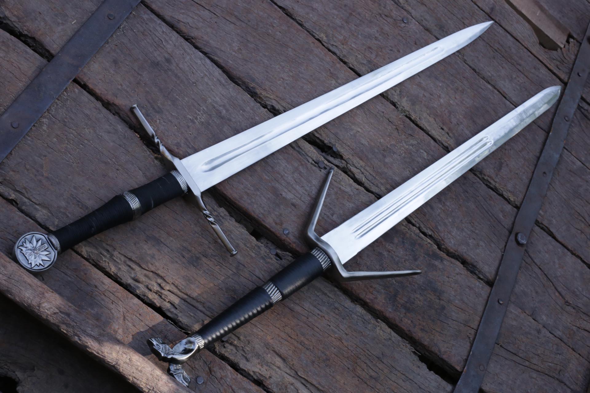 手作りのリヴィアのゲラルト エアロンダイトのウィッチャー剣の