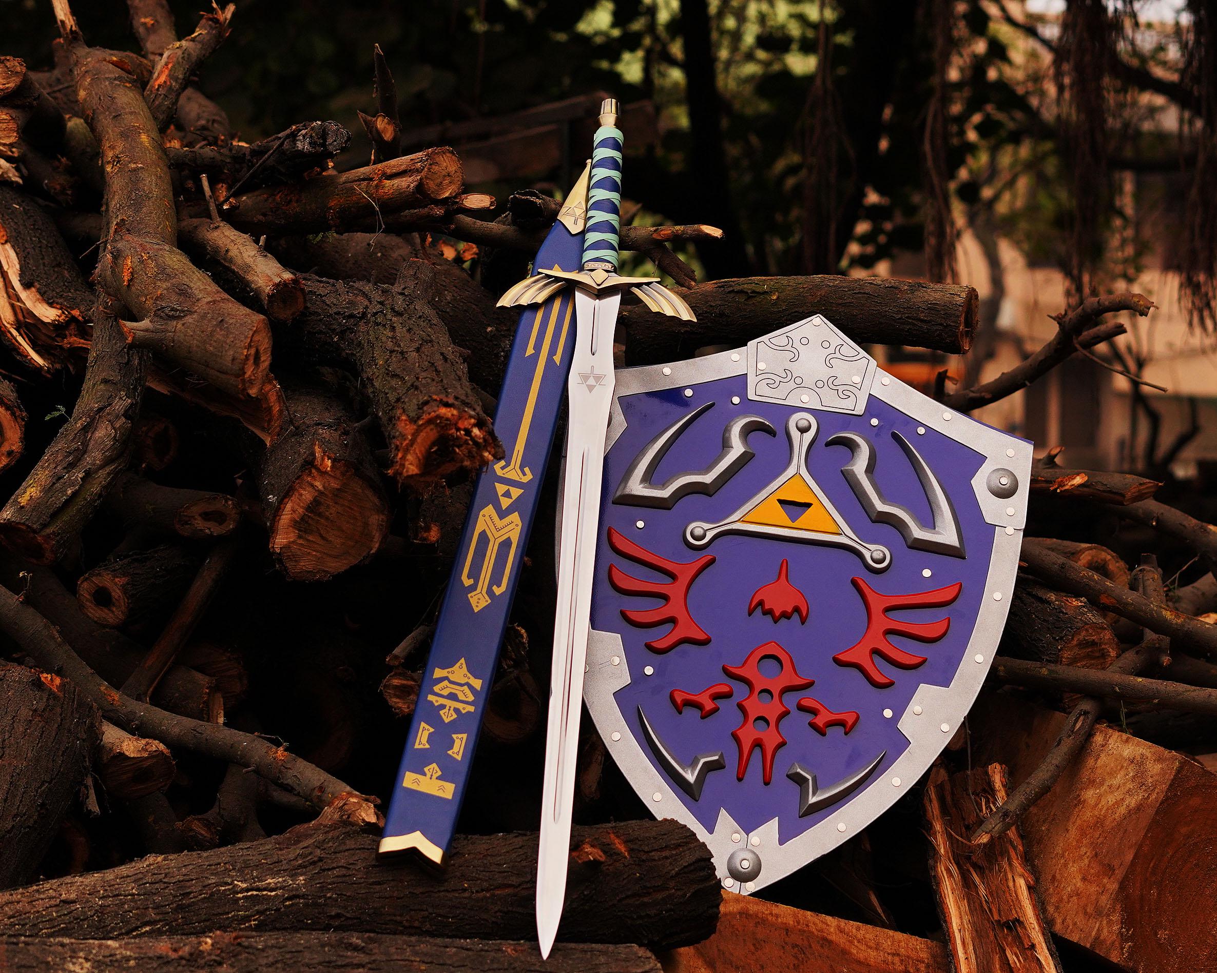 Epée de Link Zelda Lame rouillé en acier avec Triforce. Fourreau bois