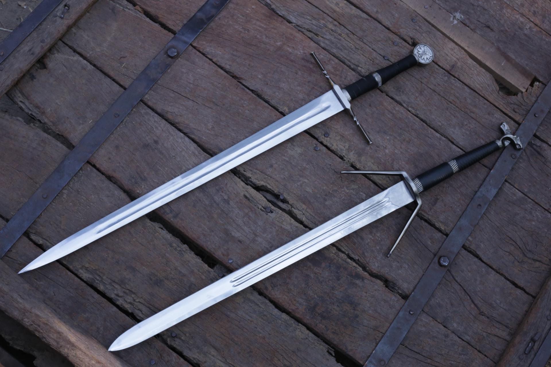 手作りのリヴィアのゲラルト エアロンダイトのウィッチャーソード