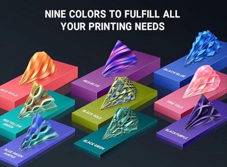 Puede incluir: Imagen de nueve objetos impresos en 3D de varios colores, cada uno sobre una base rectangular. El texto "NINE COLORS TO FULFILL ALL YOUR PRINTING NEEDS" est&aacute; en la parte superior. Los colores incluyen rojo, dorado, azul, verde y morado.