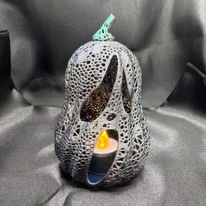 Decoración de calabaza de Halloween, linterna Voronoi con cabeza de fantasma aterradora, decoración de calabaza con velas de té, linterna de calabaza fantasma, decoración de otoño impresa en 3D
