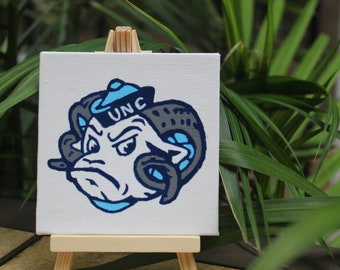 Mini tela UNC Chapel Hill Mascot 4"x4" com cavalete