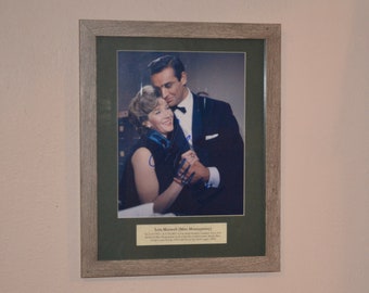 Gesigneerde Lois Maxwell "Miss Moneypenny" ingelijste foto (vertrouwde bron)