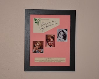 Angie Dickinson gesigneerde en ingelijste kaartpresentatie (vertrouwde bron)
