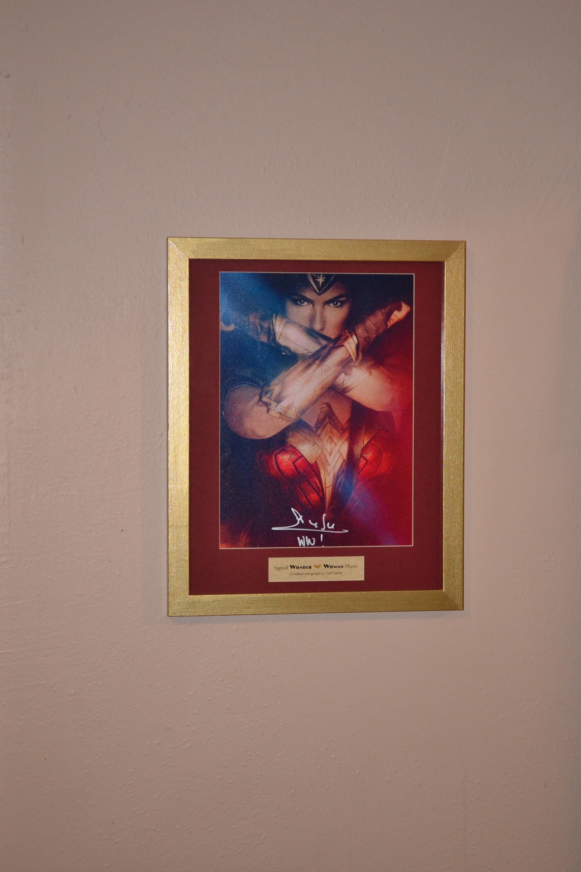 Photo Dédicacée Gal Gadot Wonder Woman Encadrée - Collection Fan - Cadeau Original