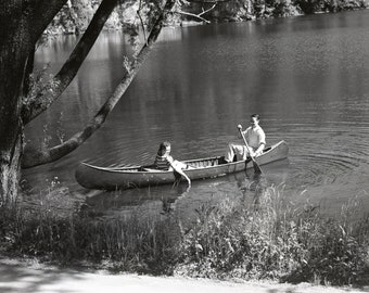 Photo digital download, Vintage black and white couple in canoe on lake photo, High-quality printable file