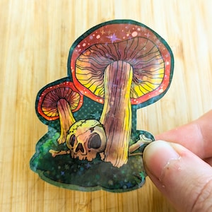 Gruseliger Pilz holografischer Aufkleber, Mossy Schädelentwurf, Hexennaturaufkleber, einzigartiger gotischer Aufkleber