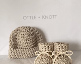 Crochet booties and hat,  tie booties and hat, baby booties, tie booties, pram shoes, baby shoes, handmade baby shoe, handmade hat