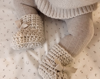 Crochet Merino Blend Baby Bow Booties, Newborn shoes, Pram shoes, Cream Booties, Bow Booties, Baby Announcement, Baby Room, Baby Booty, Baby