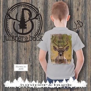 Le t-shirt White Tail Buck Boys est le cadeau parfait pour votre compagnon de chasse. Chemise grand cerf de Virginie pour garçons, chasseurs, petits garçons.