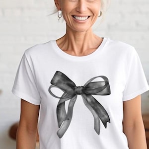 ガーリーな黒のリボンの白いTシャツ、キュートなリボンスタイル、コケットスタイル、スタイリッシュなママへのギフト、叔母さんへのギフト、女子大生、モダン、プレッピーなギフト
