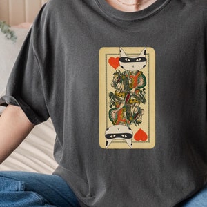 Cat Bandit Two Hearts-t-shirt uniseks | Vintage kaartspel schattig geïllustreerd kattenshirt | Shirt Rare Cat Bandit | Dreamcore-valentijnsshirt
