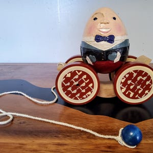 VTG Briere 1988 Folk Art Humpty Dumpty Pull Toy (Like New)