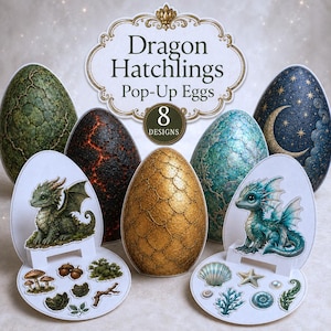 Puede incluir: Una colección de huevos desplegables Dragon Hatchlings con 8 diseños. El conjunto incluye varios huevos ovalados con texturas como escamas verdes, lava, oro y un cielo nocturno con luna. Dos huevos abiertos muestran pequeñas figuras de dragones.