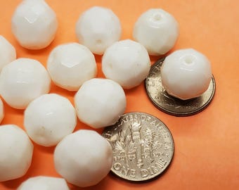 16 White Faceted Glass Beads EB75