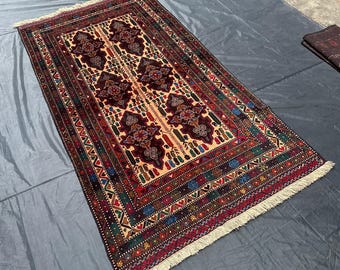 ヴィンテージ バルーチウールラグ：4 x 7フィート、幾何学模様の