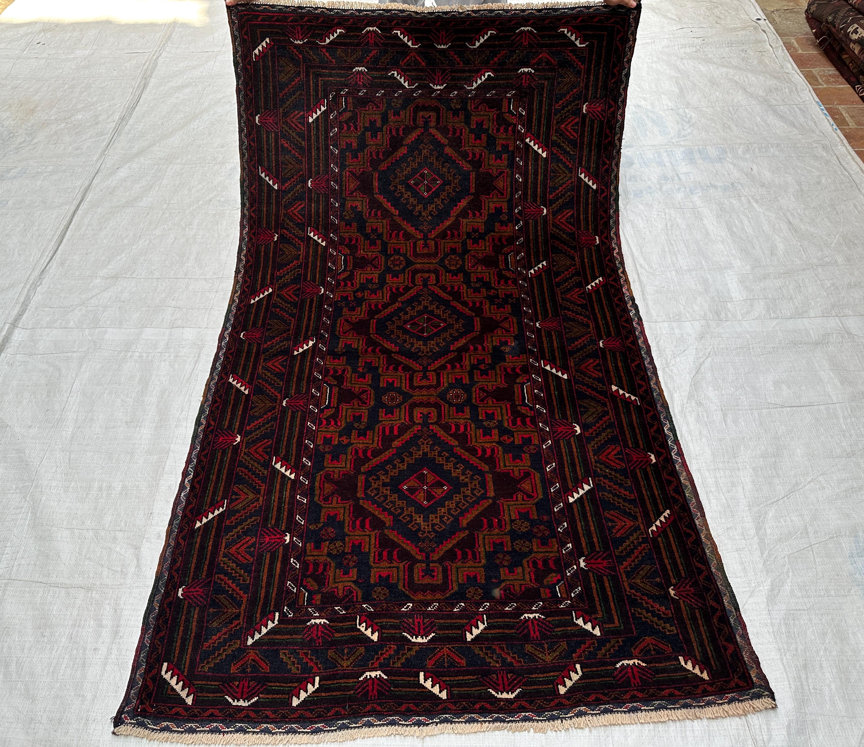 ヴィンテージ バルーチ ウール ラグ: 4x6 アフガニスタン トライバル