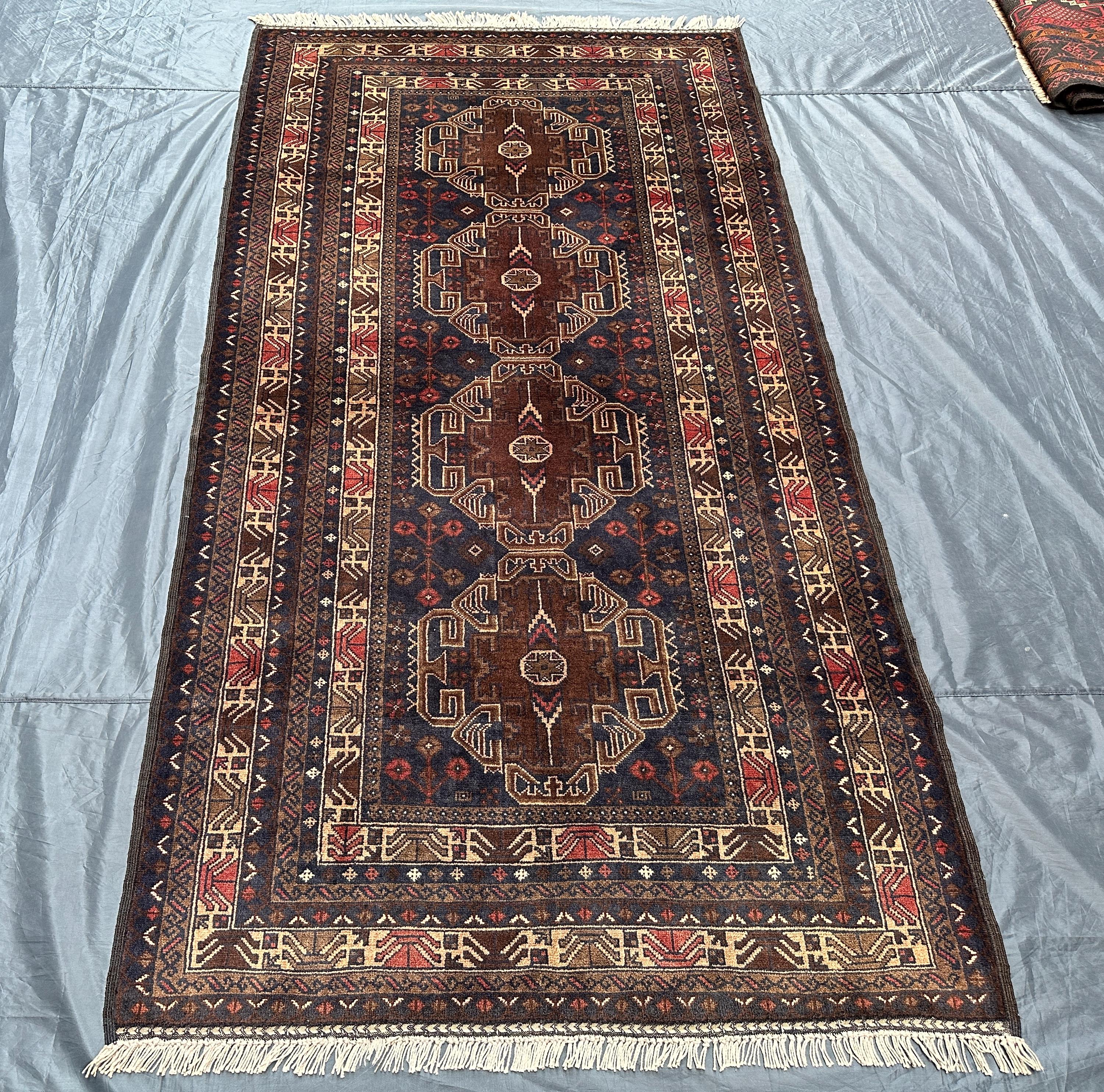 Tapis Pure Laine Ethnique Tissé Main Style Baloutche, 4x3 Pieds, Design Kurde Oriental