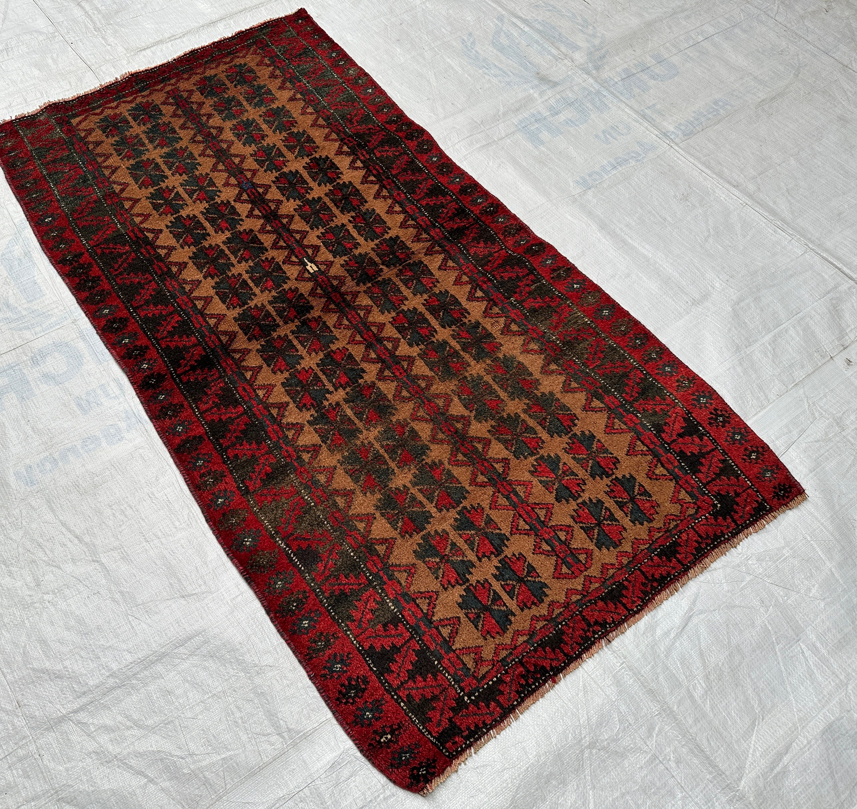 ビンテージラグ　伝統的　ウールラグ　アフガニスタン アフガニスタン絨毯 | セミアンティーク - vintagecarpet-アンティーク