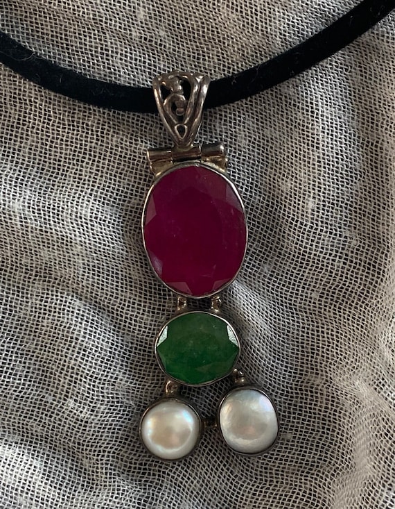 Ruby, emerald and pearl pendant