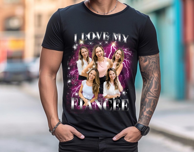 Pu&ograve; includere: Maglietta nera con una stampa grafica di un collage di volti di donne con il testo "I Love My Fiancee" in lettere argentate scintillanti.