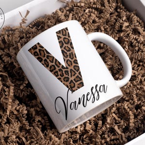 Tasse Personalisiert mit Buchstabe Namen Muttertag Tasse personalisiert mit Wunschtext  Geburtstagsgeschenk  Namenstasse Muttertagsgeschenk
