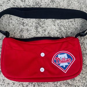 Bolso con la camiseta de los Philadelphia Phillies del año 2000