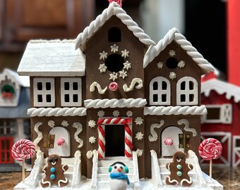 Gingerbread birdhouse