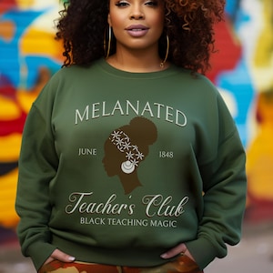 Chemise noire de professeur, sweat-shirt noir appartenant à des boutiques, chemise Black History mélanine, excellence noire, art femme noire, cadeau magique fille noire