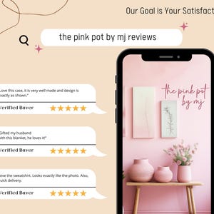 Puede incluir: Un tel&eacute;fono inteligente muestra un dise&ntilde;o interior rosa con jarrones, obras de arte y flores. La pantalla muestra "the pink pot by mj" y rese&ntilde;as de clientes. El fondo es de color melocot&oacute;n claro con una l&iacute;nea decorativa.