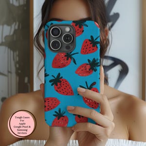夏のストロベリースマホケース、水彩画のようなフルーツコラージュ、ガーリーな雰囲気、iPhone 16 15 14 Plus Pro Max、Google Pixel Samsung Galaxy
