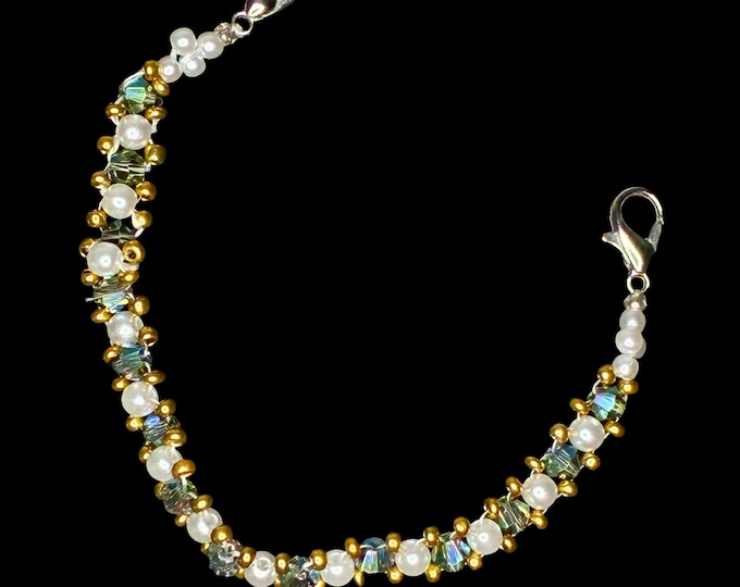 Elegant bracelet made of galvanized glass beads and seed beads – Handmade jewelry