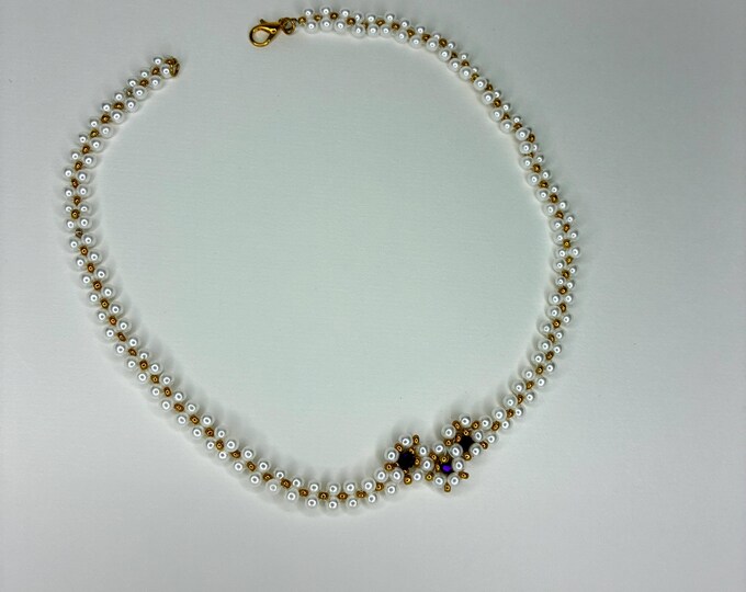 Elegant necklace made of faux pearls, electroplated glass beads & seed beads - handmade jewelry. Length: 42 cm, Width: 7 mm
