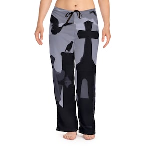 Ravens over tombstones in a gothic graveyard Women&#39;s Pajama Pants (AOP)