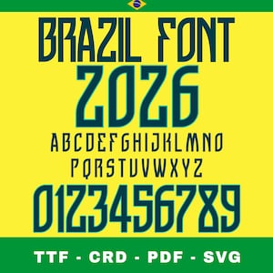 Può includere: Un design di font digitale "BRAZIL FONT" in un colore verde bluastro scuro e audace. Il design include i numeri "2026", l'alfabeto e i numeri 0-9. Lo sfondo è giallo con una striscia verde nella parte superiore e inferiore.
