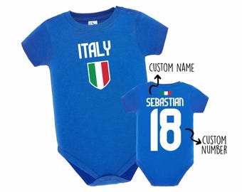 Tutina da neonato della nazionale di calcio italiana – Maglia personalizzata dell'Italia con nome e numero – Completo personalizzato per neonati per tifosi di calcio, completo coordinato per fratelli