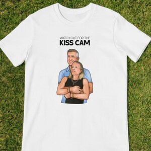 Lustiges Coldplay Konzert-T-Shirt von Kiss Cam meme für Welt der Sphären Tour des Betrügens Skandal lustiges Festival-Shirt coldplay Welttournee meme T-Stück