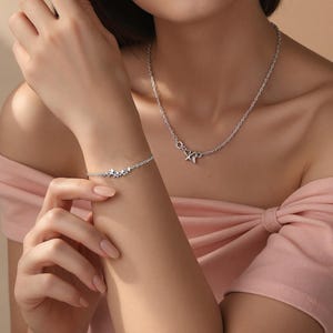 Girl’s Sweet Shining Star Bracelet 925 Sterling Silver Delicate Rhodium-Plated Design Adjustable Chain Gift for Her, Mom, Sister, Daughter