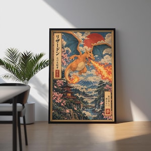 Può includere: Una stampa artistica rettangolare incorniciata raffigurante una creatura arancione stilizzata che sputa fuoco sopra un paesaggio con una montagna, una pagoda e fiori di ciliegio. L'opera include testo giapponese in bordi rettangolari.