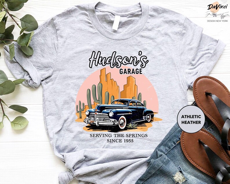 Camiseta de coche de Disney "Hudson's Garage Hornet", camiseta de Rayo McQueen de Cars, camiseta de corredor de autos, regalo para vacaciones familiares en Disneyland imagen 2