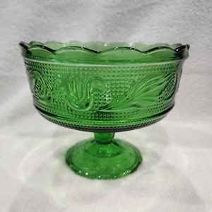 Cuenco de pedestal de vidrio verde esmeralda vintage de E. O. Brody M6000